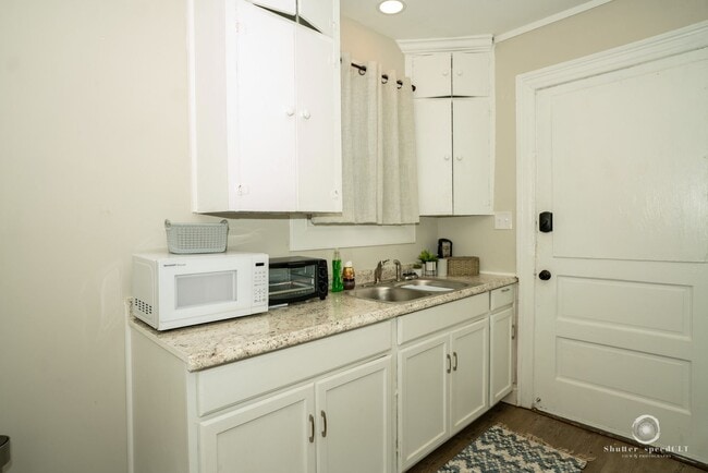 Building Photo - 324 Stockton St