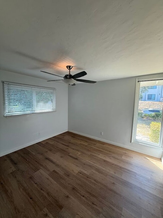 Building Photo - Gorgeous 3 Bedroom, 2 Bathroom, Granada Hi...