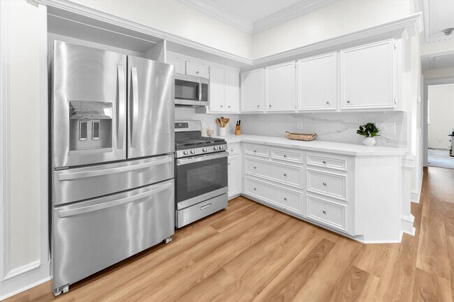 Building Photo - 6603 Pauma Dr
