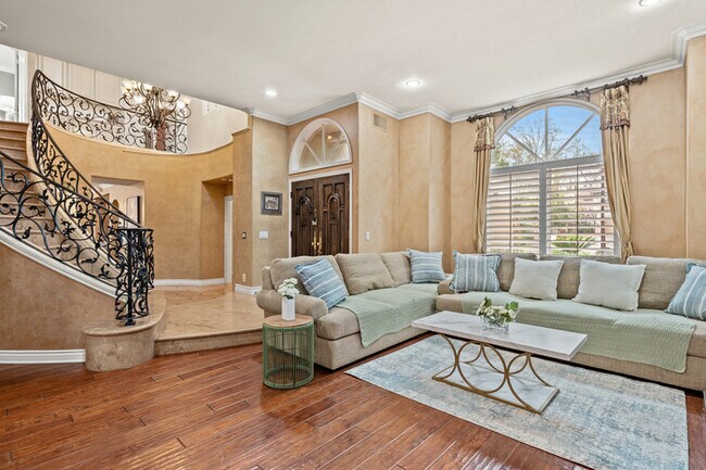 Building Photo - Elegant 5BR Furnished Estate with Pool & G...