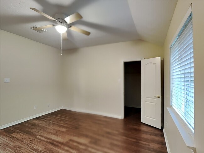 Building Photo - 38011 W Sulphur Creek Dr