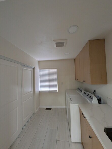 Building Photo - 2657 C St