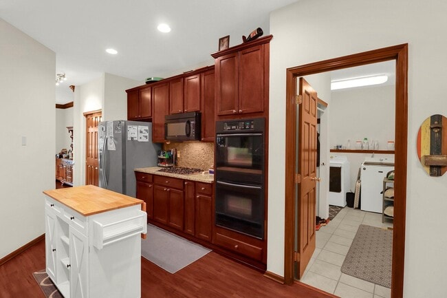 Building Photo - 5260 Leydorf Ln