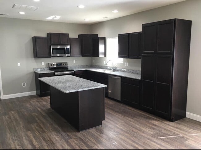 Building Photo - 613 W Harrison St