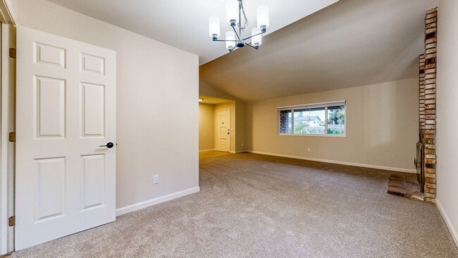 Building Photo - Meticulously Maintained Four Bedroom Singl...