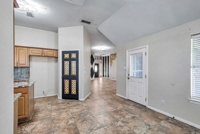 Building Photo - 6915 Robbie Rd