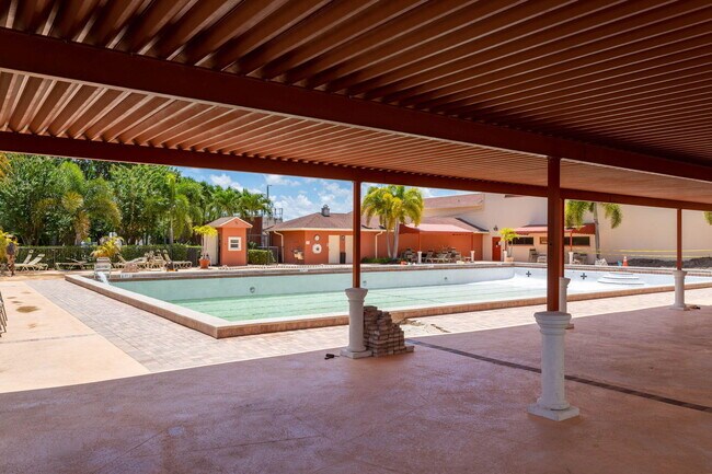 Building Photo - 104 Mansfield C