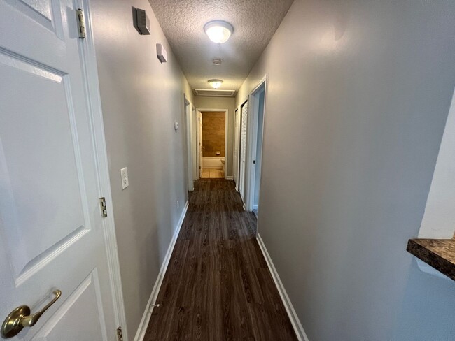 Building Photo - Newly Renovated 3 bedroom 2 bath home!!