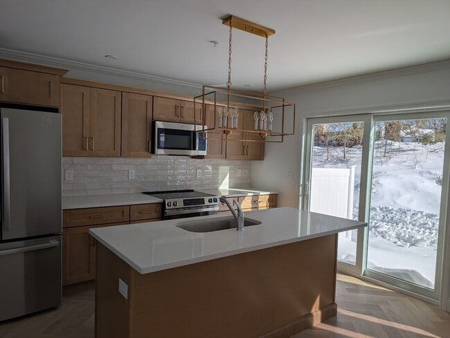 Building Photo - 778 S Main St