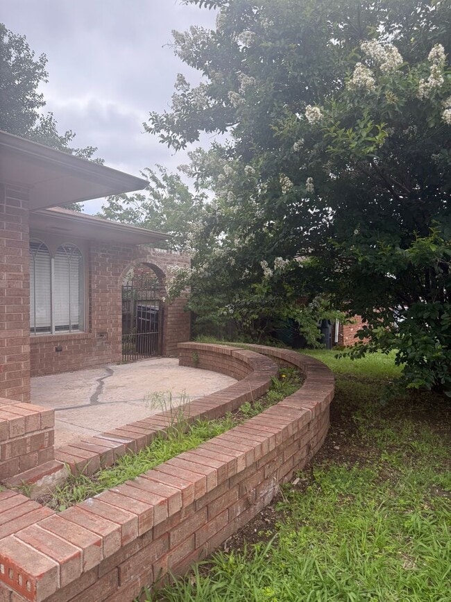 Building Photo - 2 Bedroom Duplex NW OKC