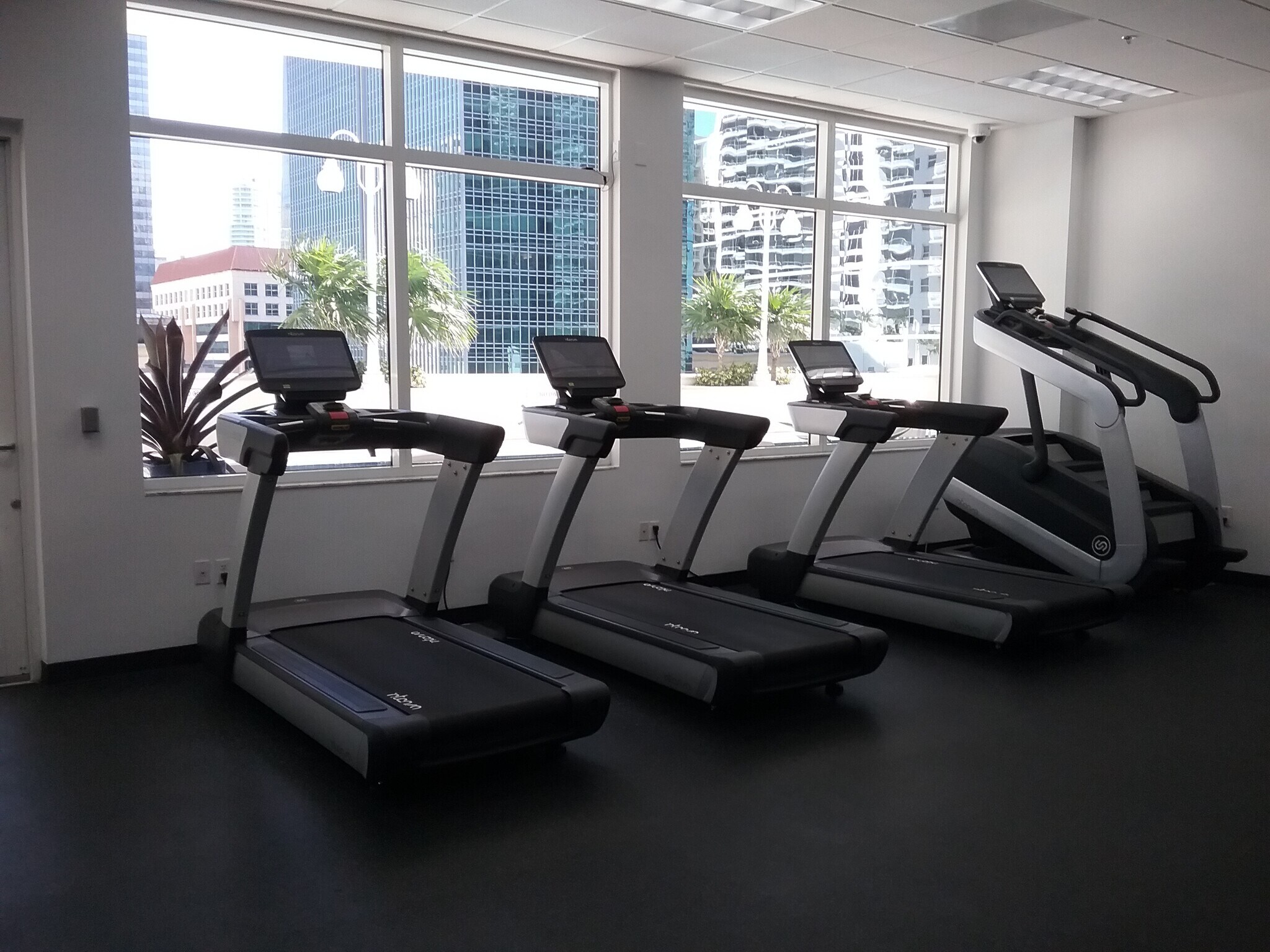 Building Photo - 1200 Brickell Bay Dr