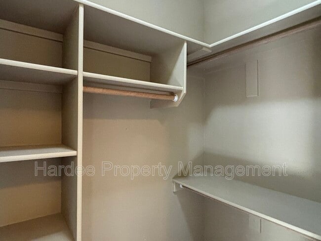 Building Photo - 6251 W Geneva St