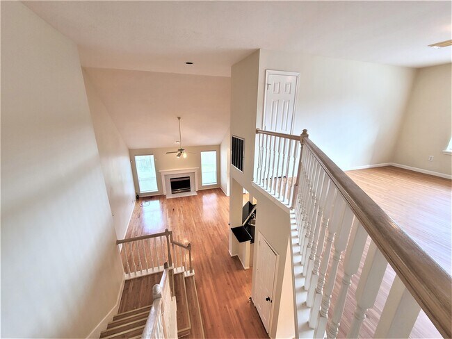 Building Photo - 1719 Abellfield Ln