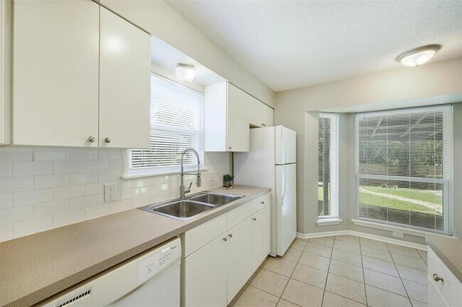 Building Photo - 8527 Maine Dr