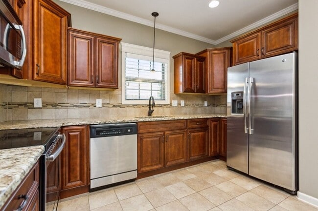 Building Photo - 1275 Golden Eagle Way