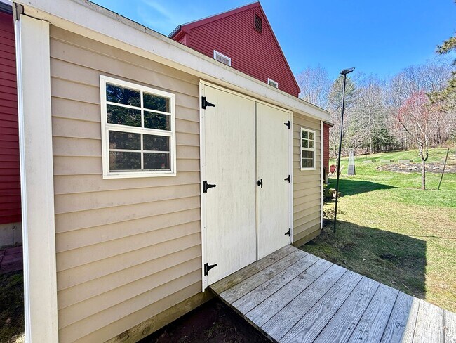 Building Photo - Meticulously Maintained 3BD/2.5BA Home in Quiet Westbrook Neighborhood!