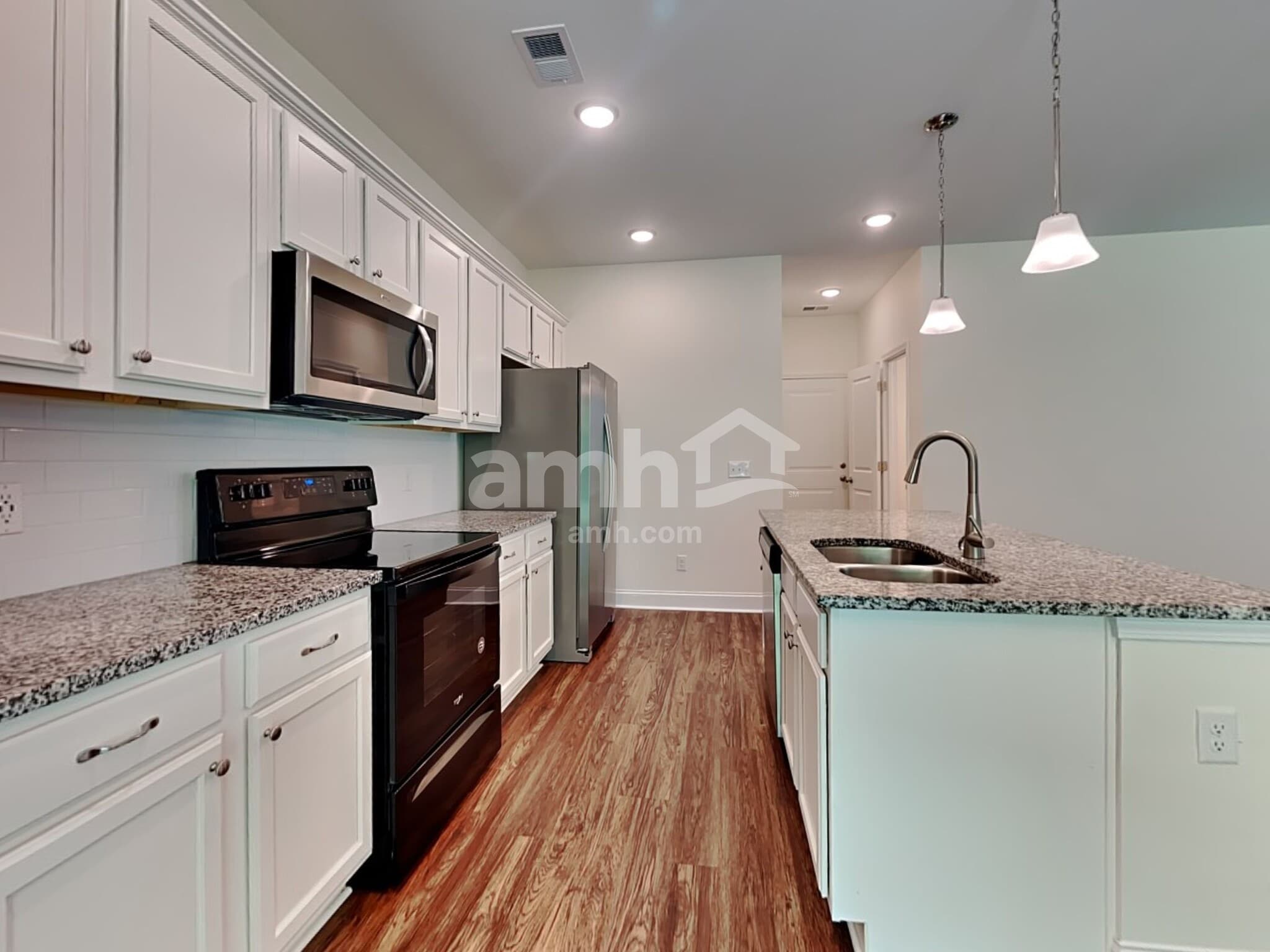 Building Photo - 418 E Main St