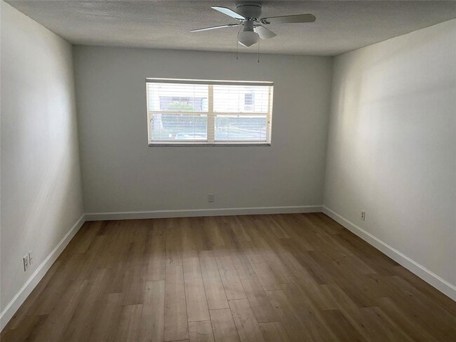 Building Photo - 3051 NE 47th Ct