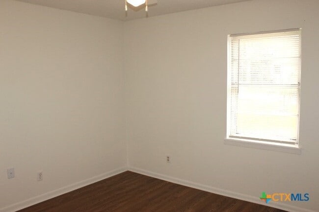 Building Photo - 409 Short Ave