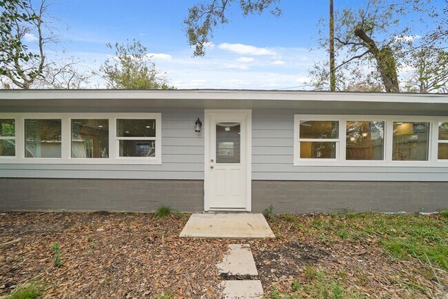Building Photo - 9313 Livernois Rd