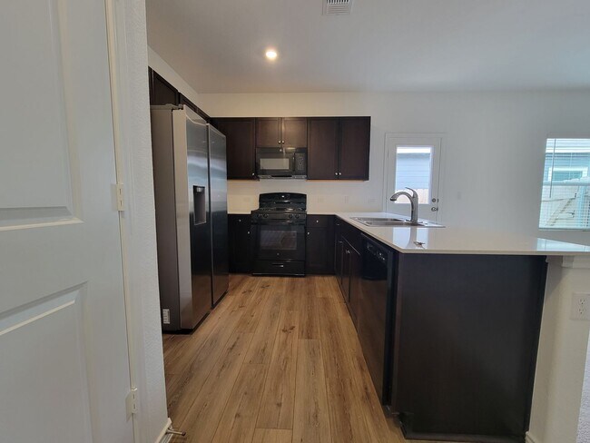 Building Photo - Spacious 3/BR, 2/BS Single-Level Home with...