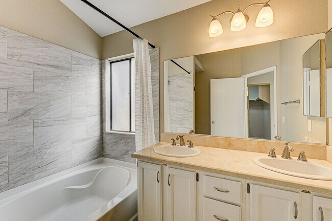 Building Photo - 3 bedroom single story in Henderson!