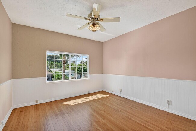 Building Photo - 322 Cornell Dr