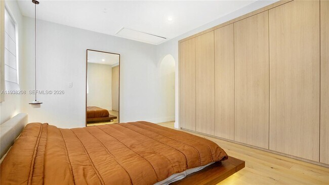 Building Photo - 1201 NE 85th St