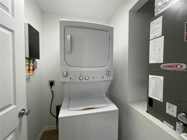 Building Photo - 8209 E Rosko Ct