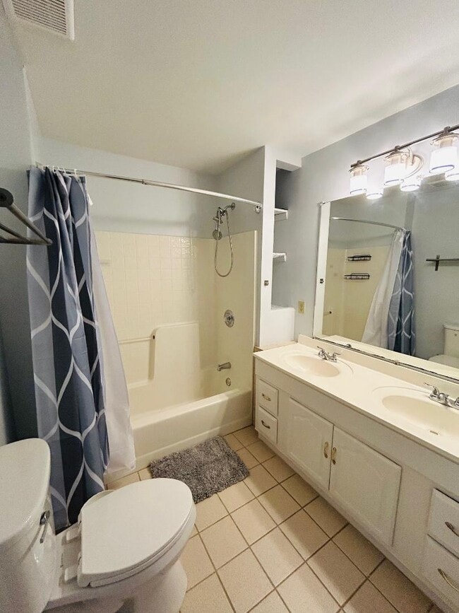 Building Photo - 900 Newcombe Rd