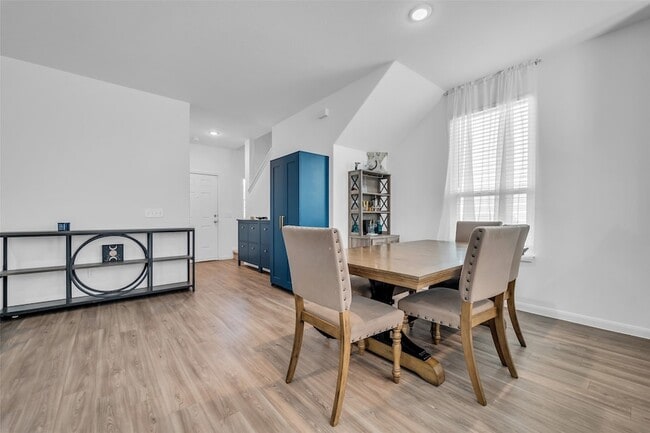 Building Photo - 7306 Madison Cmns Ln