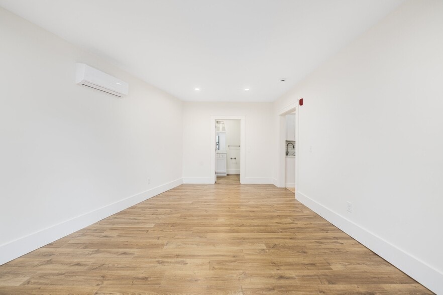 Studio Room - 54 Sutton St