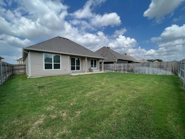 Building Photo - AVAILABLE NOW - Beautiful Temple Home