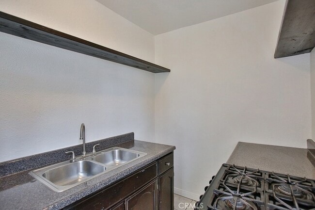 Building Photo - 607 Camulos St