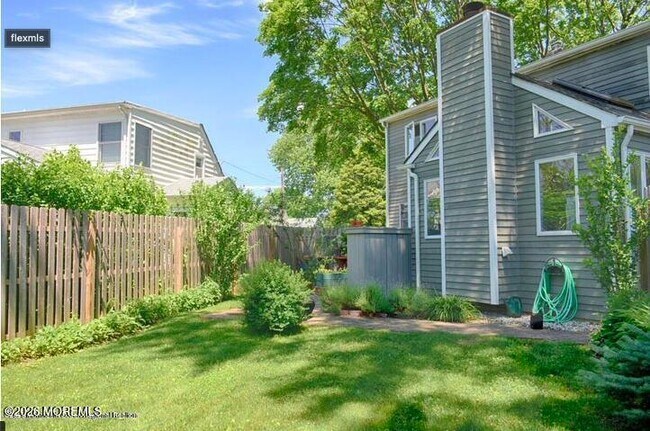 Building Photo - 901 Woodcrest Dr