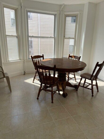 Building Photo - 1303 Hutton St