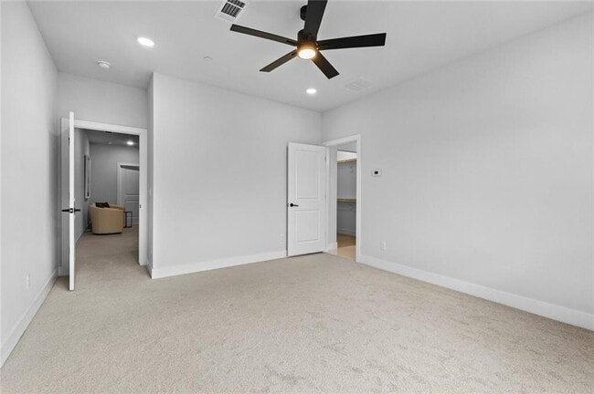 Building Photo - 3058 W Berkeley Ave