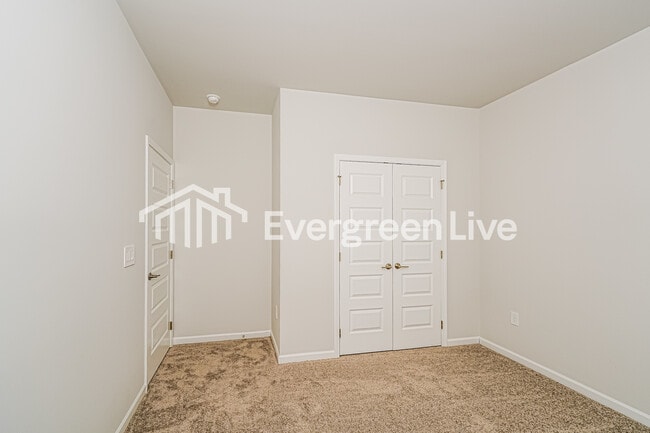 Building Photo - 301 Pond Spg Dr