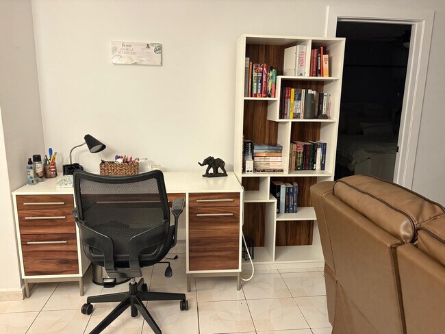 Building Photo - 450 Paradise Isle Blvd