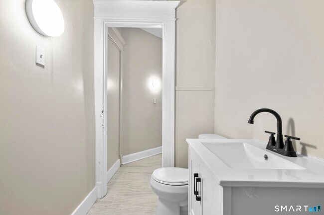 Building Photo - 37 Plaza Ave