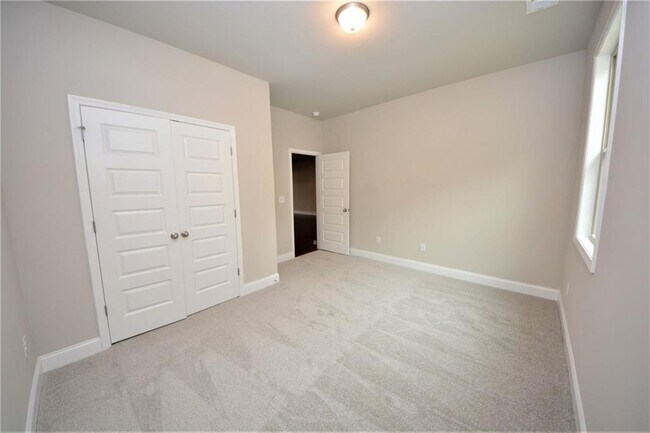 Building Photo - 2170 Manor Pointe Dr