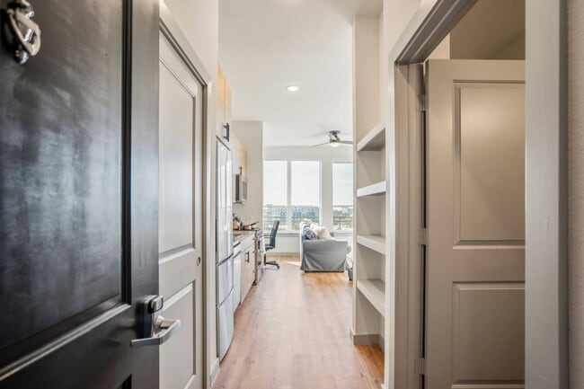 Building Photo - 1111 Shepherd Dr