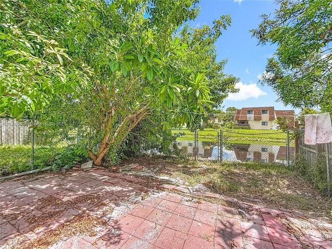 Building Photo - 1379 Seaview