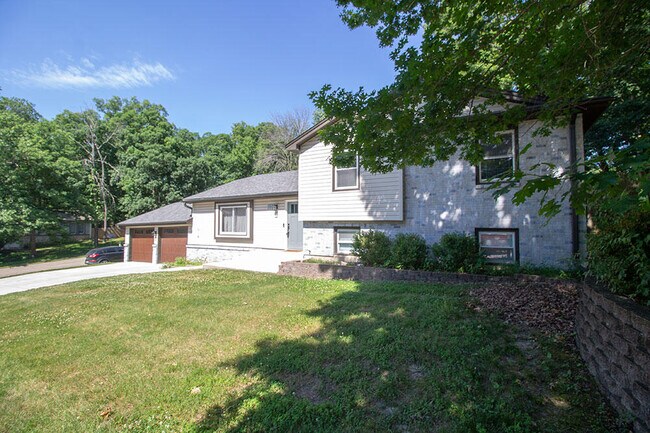 Building Photo - 3104 Oak Lawn Dr