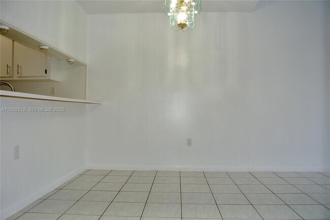 Building Photo - 6420 SW 138th Ct
