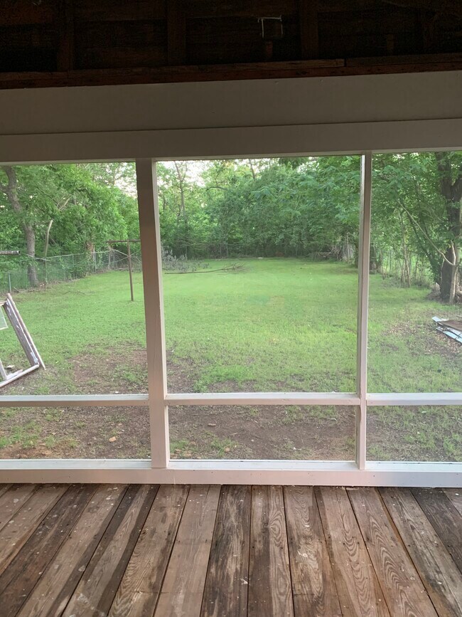 Building Photo - 602 Dallas St