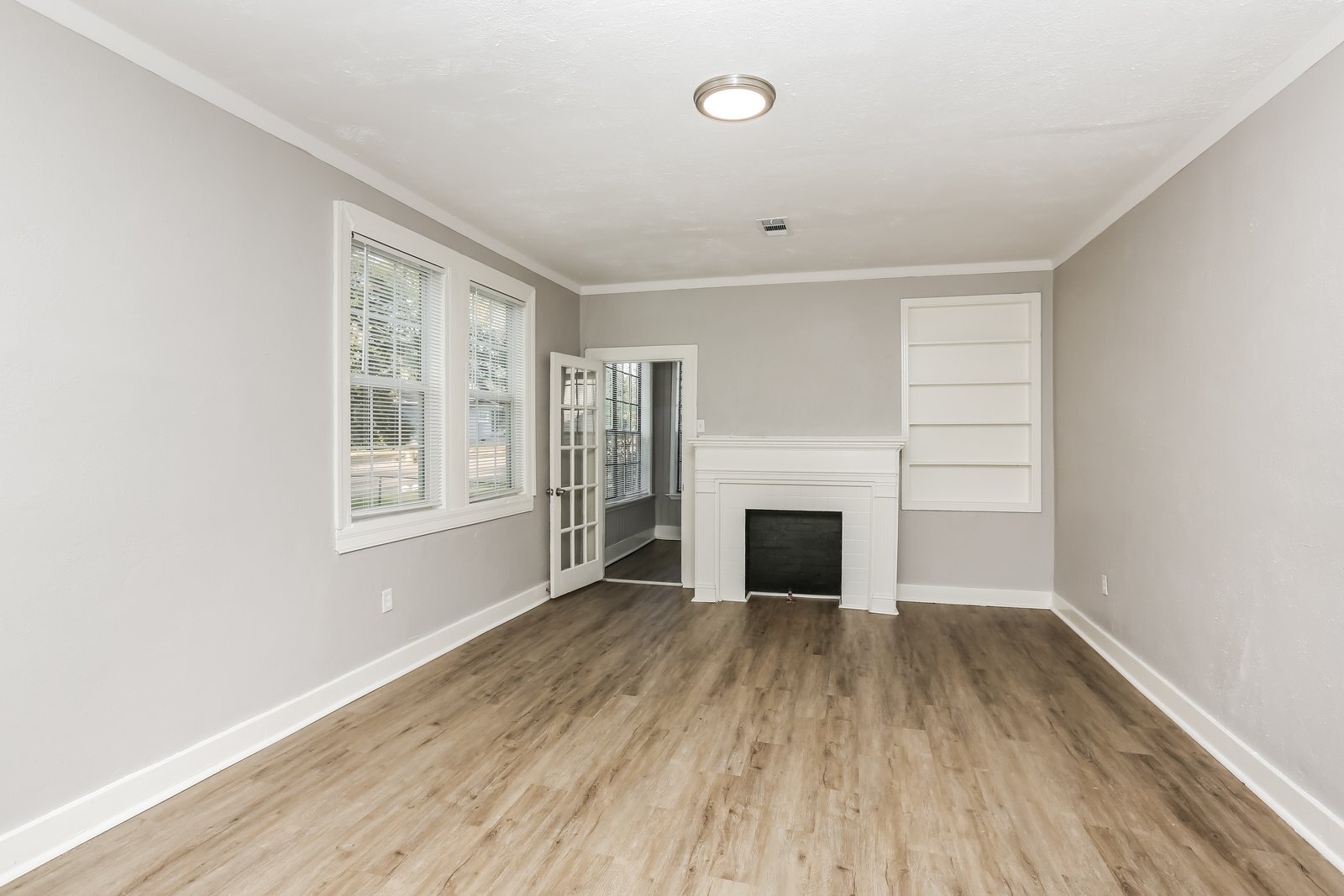 Building Photo - 353 E Ridgeway St