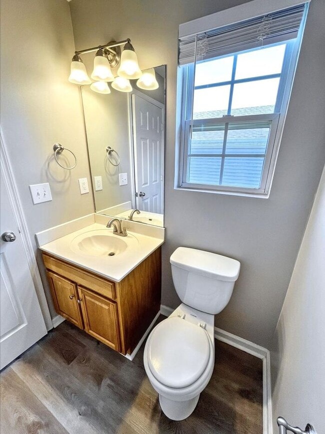 Building Photo - 3-Bedroom Home with Convenient Access to N...
