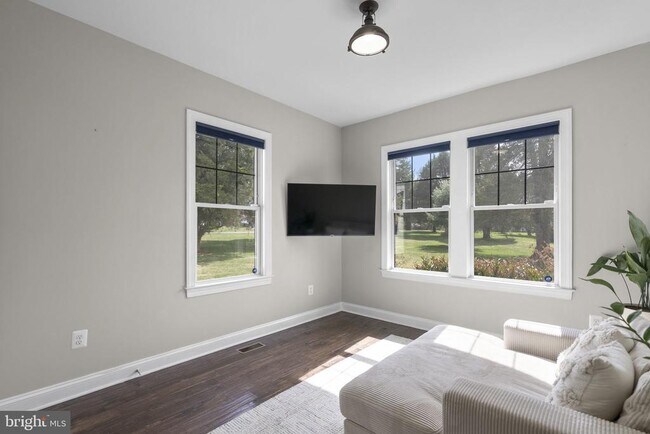 Building Photo - 17601 Crystal Spring Terrace