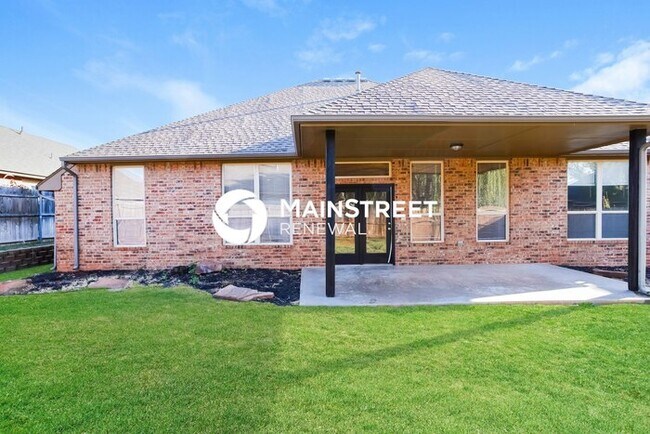 Building Photo - 4 Bedroom Pet-Friendly Home in Edmond, OK with Main Street Renewal